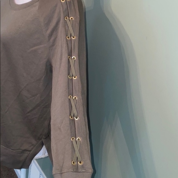 LAUREN RALPH LAUREN Lace Up Sleeve Top - Picture 4 of 9